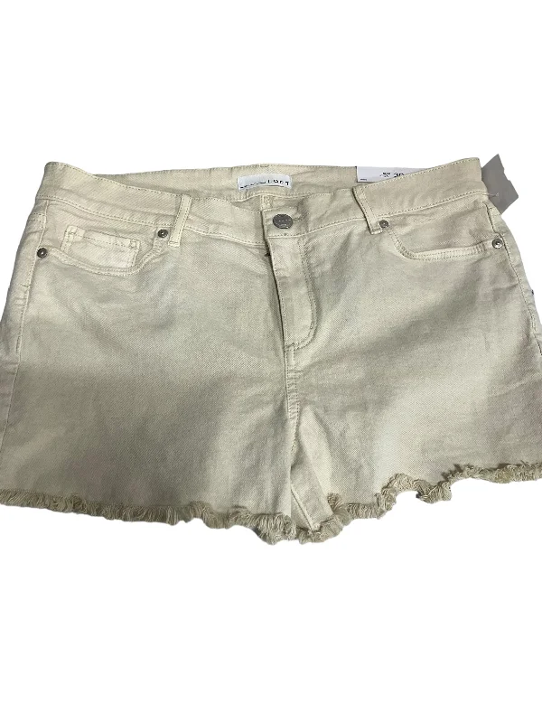 Act Now Cream Shorts Loft, Size 10petite